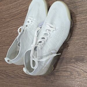 Nike Air Vapor Max Size 7